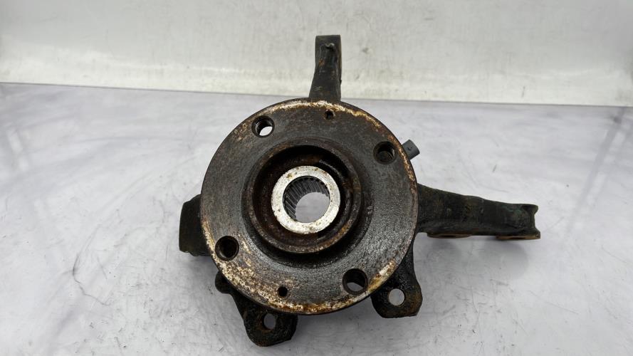 Fusee avant droit PEUGEOT 208 2 PHASE 1 Diesel