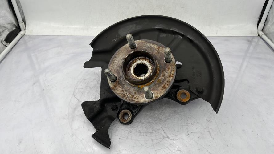 Fusee avant droit FORD B-MAX Essence