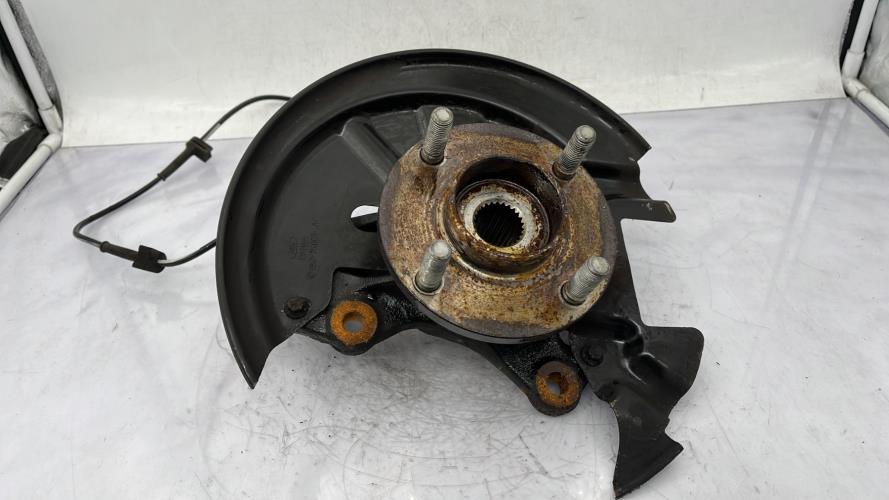 Fusee avant gauche FORD B-MAX Essence