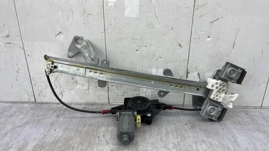 Leve vitre electrique avant droit FORD FIESTA 5 PHASE 2 Diesel