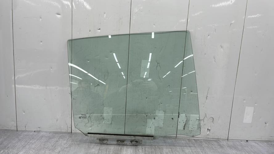 Vitre arriere droit TOYOTA YARIS 1 PHASE 1 Essence