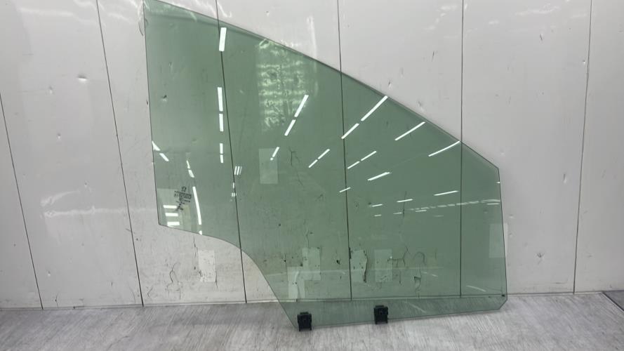 Vitre avant droit PEUGEOT 5008 1 PHASE 2 Diesel