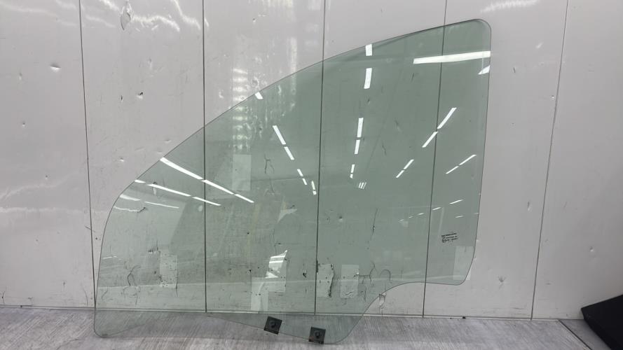Vitre avant gauche DACIA DUSTER 1 PHASE 1 Diesel