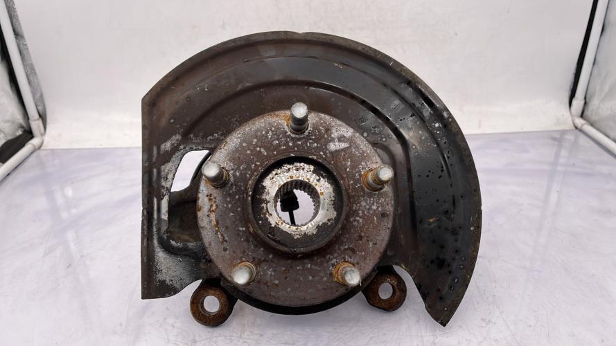 Fusee avant droit NISSAN JUKE 1 PHASE 1 Diesel