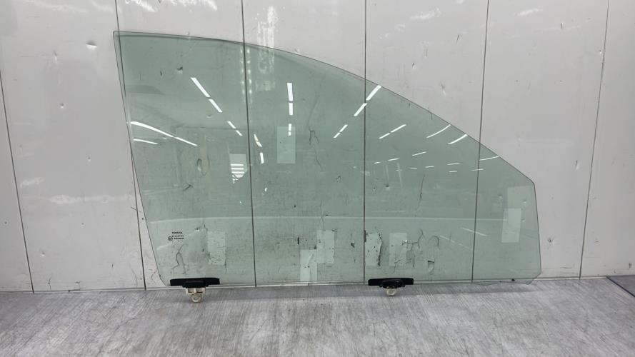 Vitre avant droit TOYOTA YARIS 1 PHASE 1 Essence