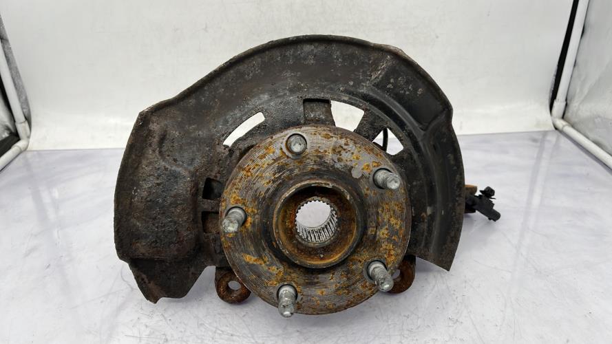 Fusee avant droit TOYOTA AURIS 1 PHASE 2 Diesel