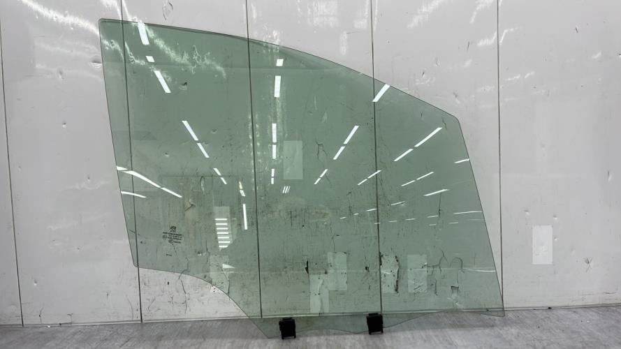 Vitre avant droit PEUGEOT 208 1 PHASE 2 Diesel