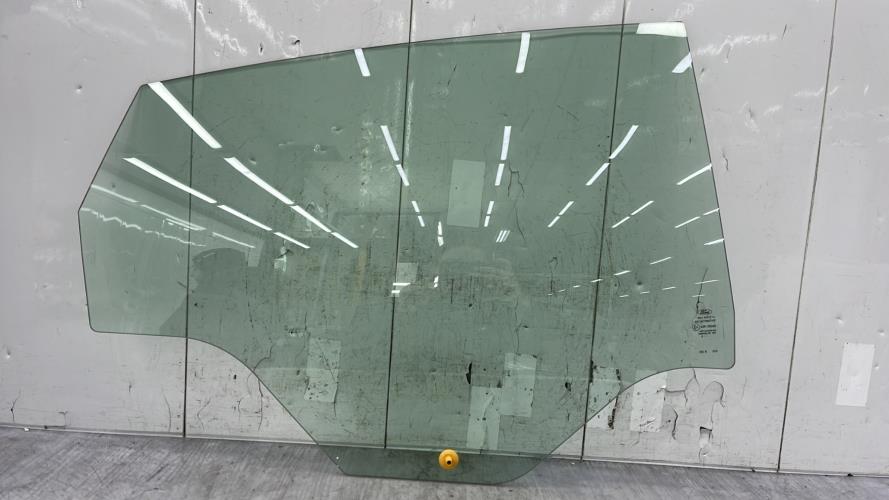 Vitre arriere droit FORD FIESTA 6 PHASE 1 Essence