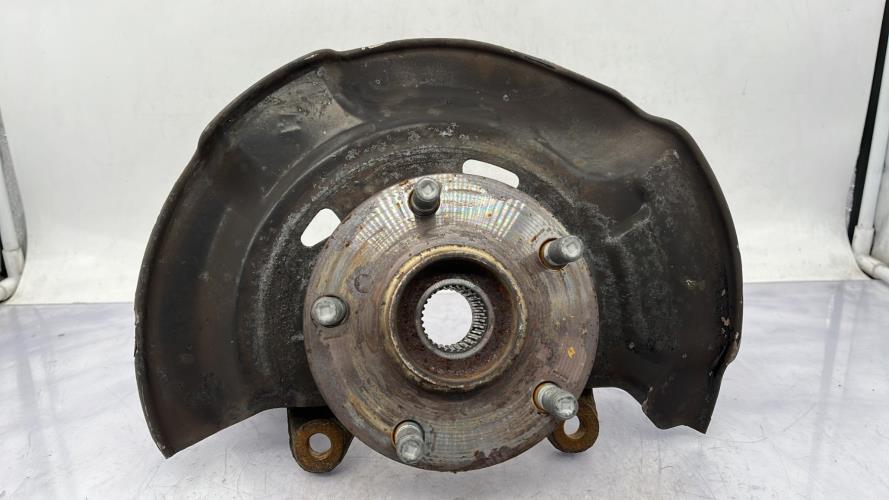 Fusee avant gauche TOYOTA VERSO PHASE 1 Diesel