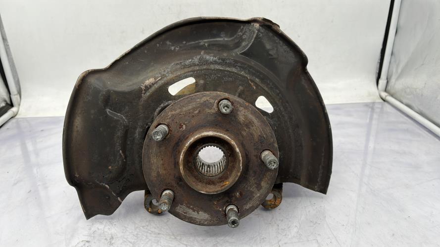 Fusee avant droit TOYOTA VERSO PHASE 1 Diesel