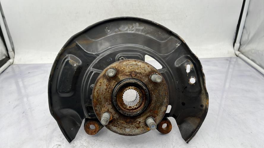 Fusee avant gauche TOYOTA YARIS 3 PHASE 2 Essence/Hybride