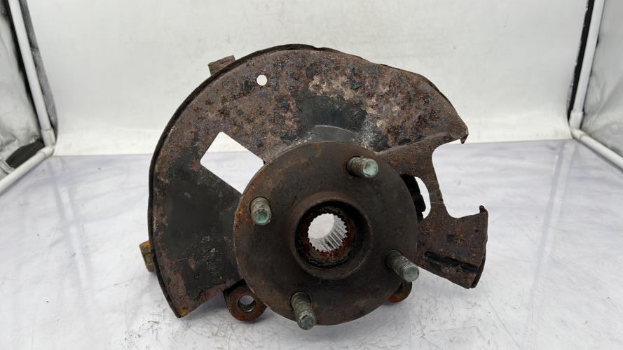 Fusee avant gauche MAZDA 2 2 PHASE 1 Diesel