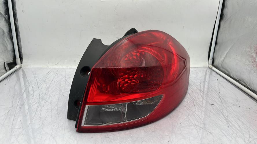 Feu arriere principal droit (feux) RENAULT CLIO 3 PHASE 2 BREAK Diesel