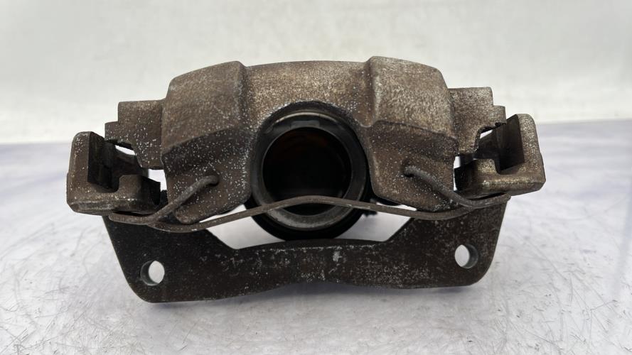 Etrier avant gauche (freinage) TOYOTA YARIS 3 PHASE 1 Essence