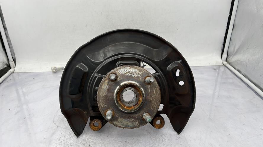 Fusee avant gauche TOYOTA YARIS 3 PHASE 1 Essence