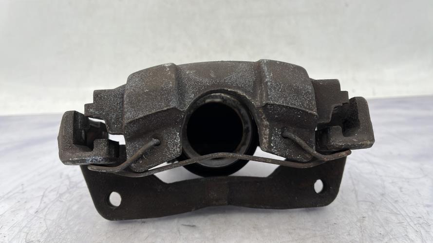 Etrier avant droit (freinage) TOYOTA YARIS 3 PHASE 2 Essence