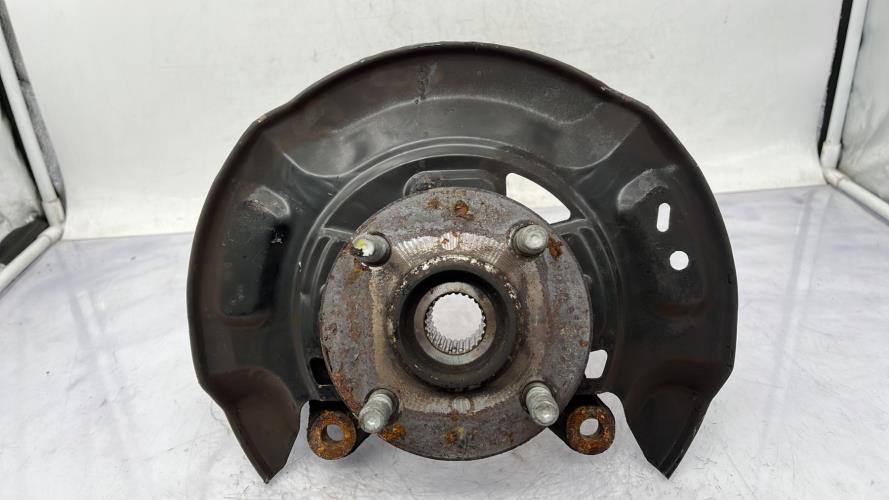 Fusee avant gauche TOYOTA YARIS 3 PHASE 2 Essence