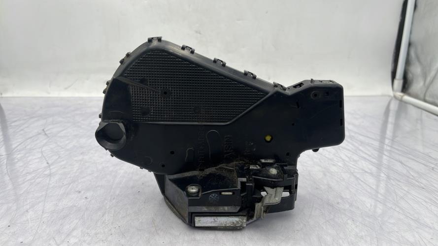 Serrure avant droit TOYOTA RAV4 3 PHASE 2 Diesel