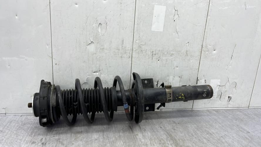 Amortisseur avant droit VOLKSWAGEN POLO 4 PHASE 1 Essence