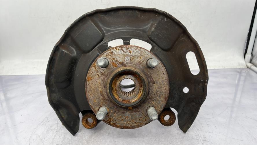 Fusee avant gauche TOYOTA IQ Essence