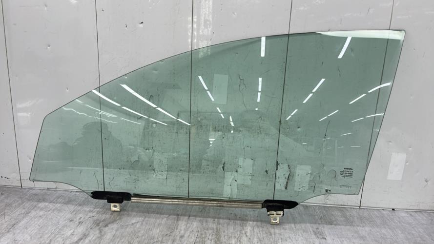 Vitre avant gauche TOYOTA AVENSIS 2 PHASE 2 BREAK Diesel