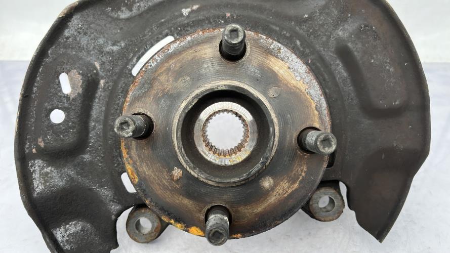 Fusee avant droit TOYOTA YARIS 2 PHASE 1 Diesel