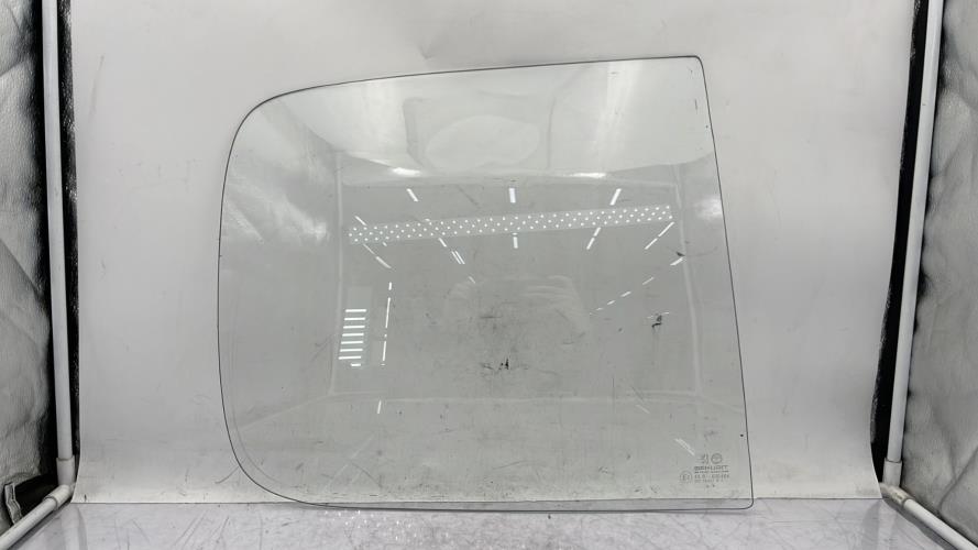 Vitre arriere droit PEUGEOT 205 PHASE 2 Essence