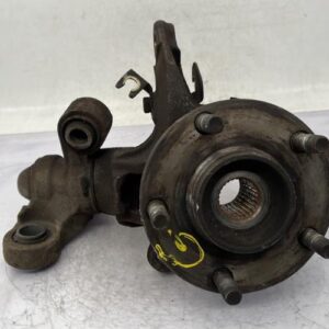 Fusee avant gauche NISSAN PRIMERA 4 Diesel