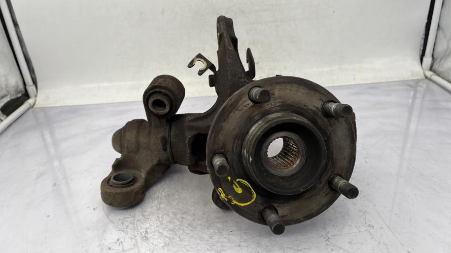 Fusee avant gauche NISSAN PRIMERA 4 Diesel