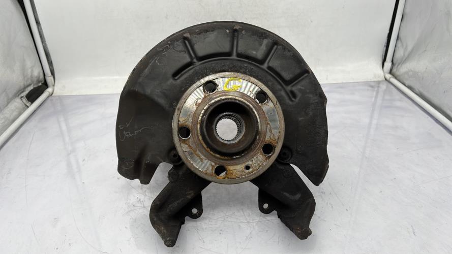 Fusee avant gauche VOLKSWAGEN POLO 5 PHASE 1 Diesel