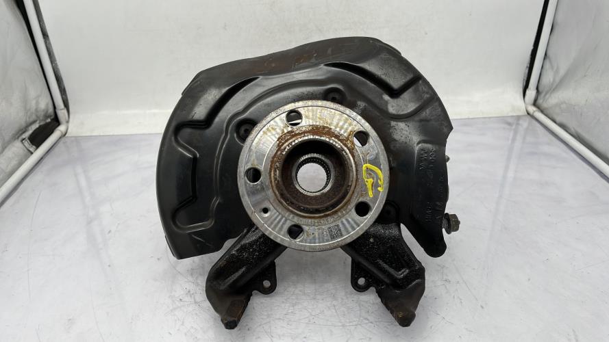 Fusee avant gauche VOLKSWAGEN POLO 6 PHASE 2 Essence