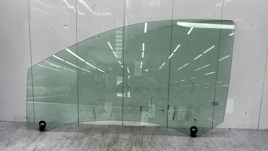 Vitre avant gauche RENAULT CLIO 3 PHASE 1 Diesel