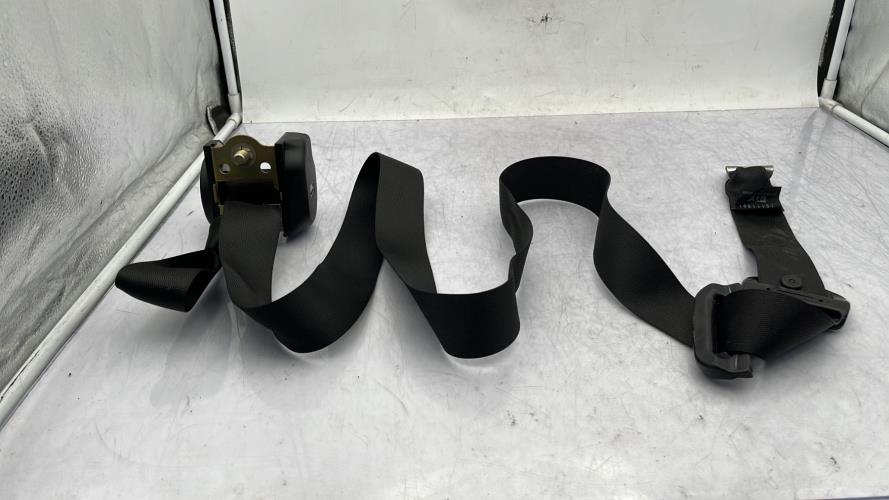 Ceinture arriere gauche MERCEDES 300 W124 PHASE 1 Essence