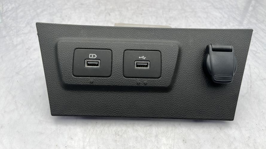 Prise port USB DACIA DUSTER 2 PHASE 2 Diesel