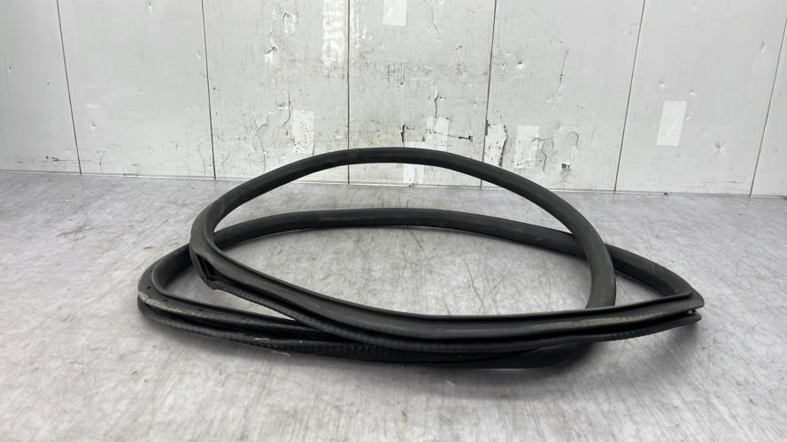 Joint de porte arriere droite MERCEDES 300 W124 PHASE 1 Essence