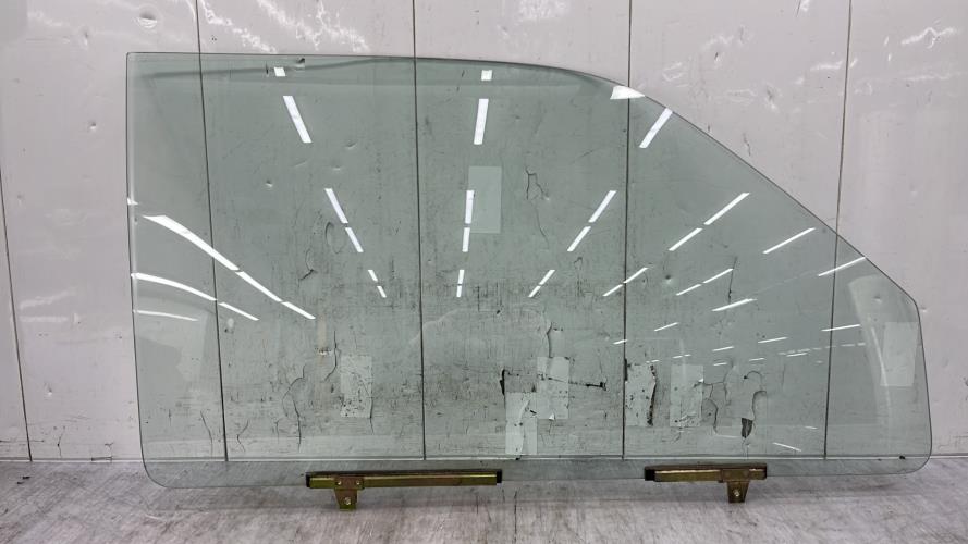 Vitre avant droit MITSUBISHI L 200 2 Diesel