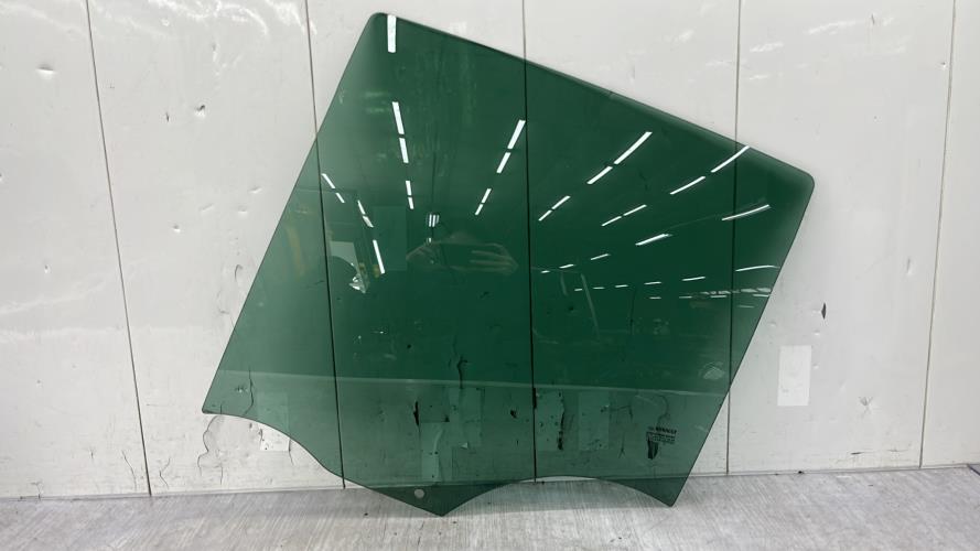 Vitre arriere gauche RENAULT CLIO 3 PHASE 2 Essence