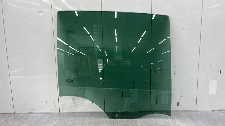 Vitre arriere droit RENAULT CLIO 3 PHASE 2 Essence