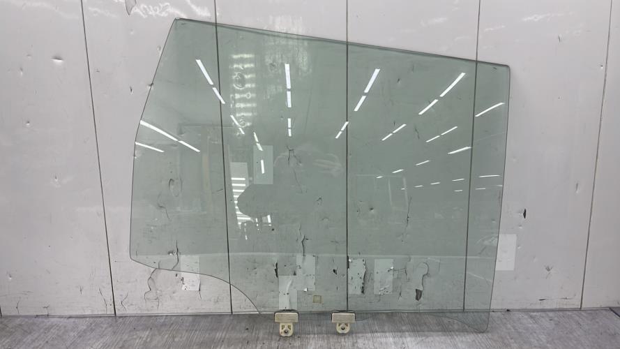 Vitre arriere droit NISSAN T30