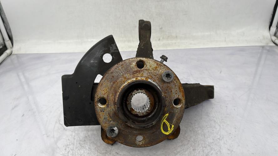 Fusee avant droit NISSAN MICRA 5 Essence