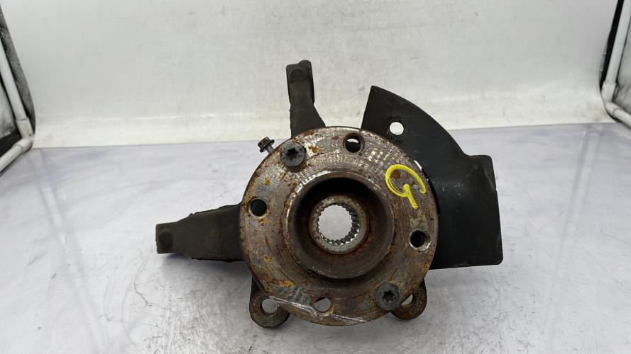 Fusee avant gauche NISSAN MICRA 5 Essence