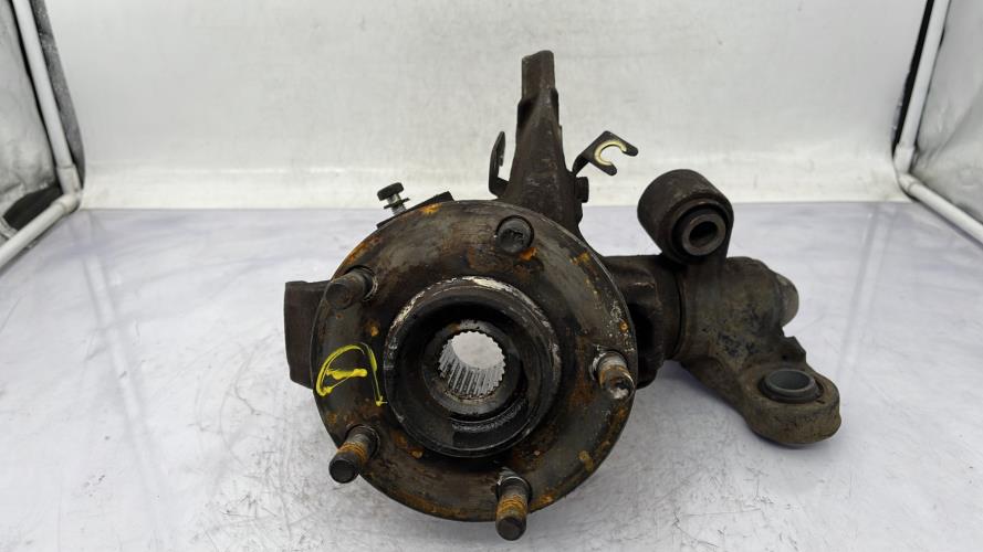 Fusee avant droit NISSAN PRIMERA 4 Diesel