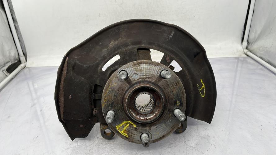 Fusee avant droit TOYOTA VERSO PHASE 1 Diesel