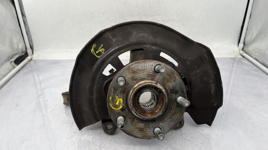 Fusee avant gauche TOYOTA VERSO PHASE 1 Diesel