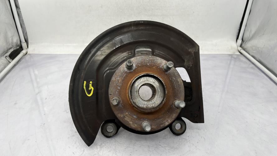 Fusee avant gauche NISSAN JUKE 1 PHASE 1 Diesel