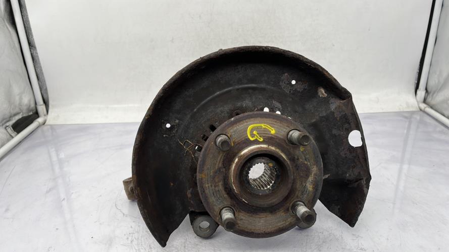 Fusee avant gauche TOYOTA YARIS 1 PHASE 1 Essence