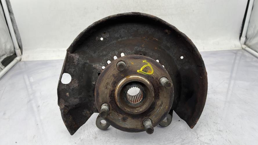 Fusee avant droit TOYOTA YARIS 1 PHASE 1 Essence