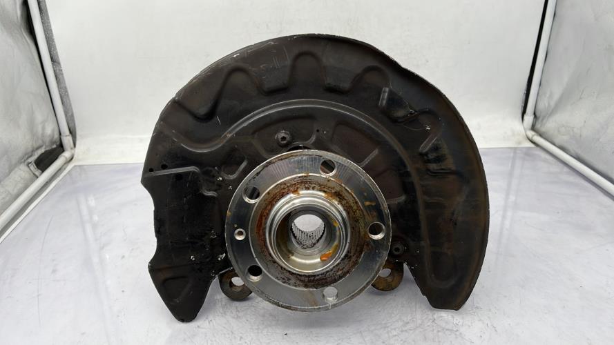 Fusee avant droit VOLKSWAGEN GOLF SPORTSVAN PHASE 1 Essence