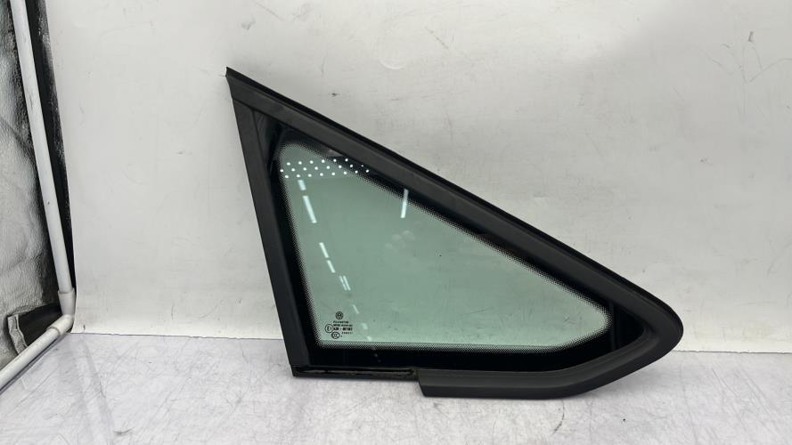 Custode avant droit VOLKSWAGEN GOLF SPORTSVAN PHASE 1 Essence