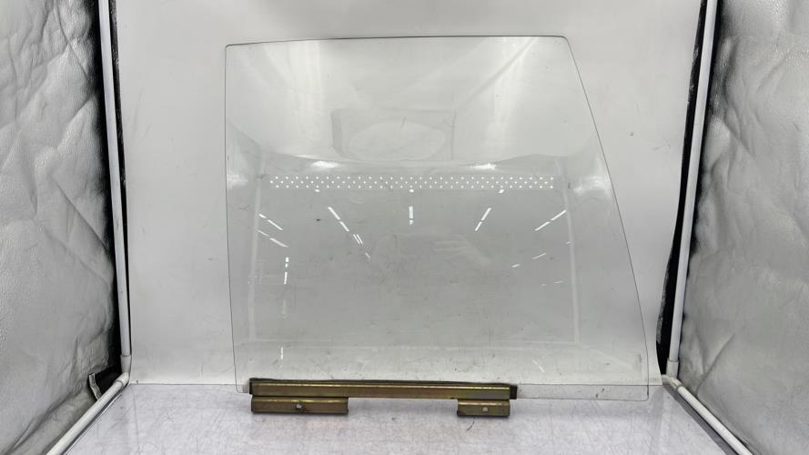 Vitre arriere droit PEUGEOT 205 PHASE 2 Essence